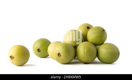 Guava-Früchte auf weißem Hintergrund verstreut, gemeinsame tropische Früchte Nahaufnahme Stockfoto