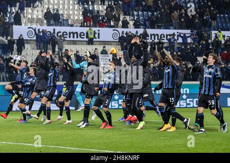 Bergamo, Italien, 30. November 2021. Atalanta-Spieler feiern beim der Serie Ein Fußballspiel zwischen Atalanta und Venezia. Quelle: Stefano Nicoli/Speed Media/Alamy Live News Stockfoto