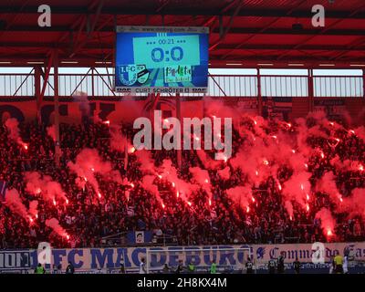 Pyro in Block U Fans von 1.FC Magdeburg in The Game 1. FC Magdeburg vs. SC Verl DFB Soccer 15th Matchday 3rd League Season 2021-2022 am 7th. November 2 Stockfoto