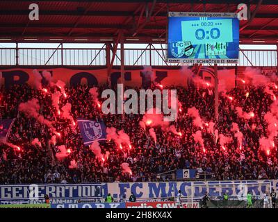 Pyro in Block U Fans von 1.FC Magdeburg in The Game 1. FC Magdeburg vs. SC Verl DFB Soccer 15th Matchday 3rd League Season 2021-2022 am 7th. November 2 Stockfoto