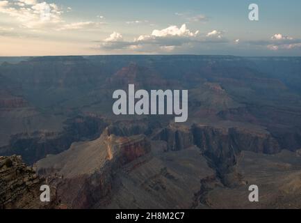 Landschaftsfoto auf dem knacken Grand Canyon, wolkenloser Himmel des Grand Canyon National Park, Arizona, USA Stockfoto