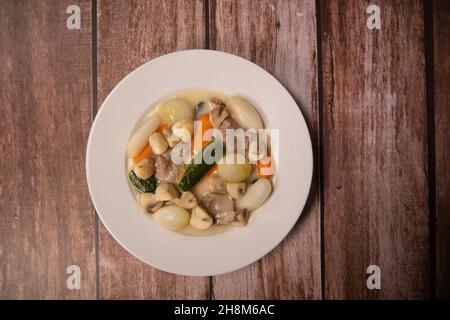 Kalbseintopf und Reis Rezept, Gemüse Blume Mädchen Stockfoto