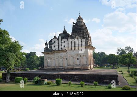 PRATAPESHWAR TEMPEL: Fassade - Südansicht, westliche Gruppe, Khajuraho, Madhya Pradesh, Indien, UNESCO-Weltkulturerbe Stockfoto