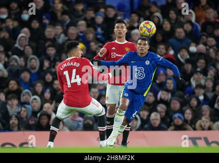 London, Großbritannien. 28th. November 2021. Thiago Silva aus Chelsea mit Cristiano Ronaldo (Mitte) und Jesse Lingard von man Utd während des Premier League-Spiels zwischen Chelsea und Manchester United am 28. November 2021 in Stamford Bridge, London, England. Foto von Andy Rowland. Quelle: Prime Media Images/Alamy Live News Stockfoto