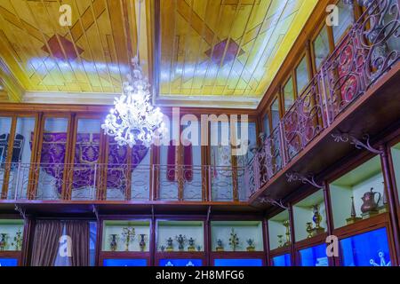 Jerusalem, Israel - 20. November 2021: Blick auf die Empfangshalle, im Kloster des Heiligen Erlösers (San Salvador), in der Altstadt von Jerusalem, ISR Stockfoto