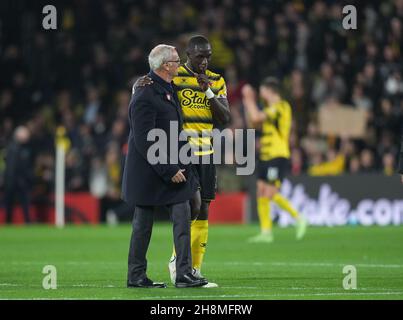 Watford, Großbritannien. 20th. November 2021. Moussa Sissoko von Watford und Watford-Manager Claudio Ranieri während des Premier League-Spiels zwischen Watford und Manchester United am 20. November 2021 in der Vicarage Road, Watford, England. Foto von Andy Rowland. Quelle: Prime Media Images/Alamy Live News Stockfoto