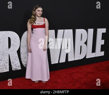 Los Angeles, Usa. 01st Dez 2021. Das Schauspielmitglied Emma Nelson nimmt am Dienstag, den 30. November 2021, an der Premiere von Netfixes Filmdrama „The Unforgivable“ im DGA Theatre in Los Angeles Teil. Storyline: Ruth Slater (Bullock), die nach einer Haftstrafe für ein Gewaltverbrechen aus dem Gefängnis entlassen wurde, tritt erneut in eine Gesellschaft ein, die sich weigert, ihrer Vergangenheit zu vergeben. Angesichts eines schweren Urteils von dem Ort, an dem sie einst zu Hause anrief, besteht ihre einzige Hoffnung auf Erlösung darin, die entfremdete jüngere Schwester zu finden, die sie zurücklassen musste. Foto von Jim Ruymen/UPI Credit: UPI/Alamy Live News Stockfoto