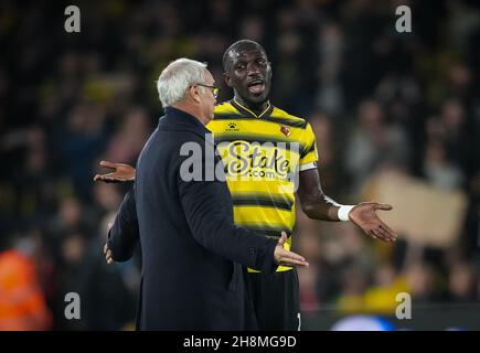 Watford, Großbritannien. 20th. November 2021. Moussa Sissoko von Watford und Watford-Manager Claudio Ranieri während des Premier League-Spiels zwischen Watford und Manchester United am 20. November 2021 in der Vicarage Road, Watford, England. Foto von Andy Rowland. Quelle: Prime Media Images/Alamy Live News Stockfoto