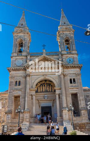 ALBEROBELLO, ITALIEN, 19. AUGUST 2021: Kirche von Alberobello Stockfoto