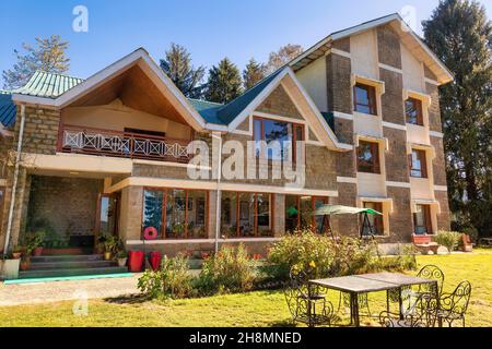 Touristenhotel an der malerischen Bergstation von Narkanda Himachal Pradesh, Indien Stockfoto