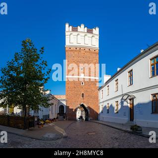 Ein Bild vom Opatowska-Tor in Sandomierz. Stockfoto