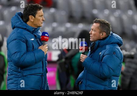 SKY-Moderator Sebastian Hellmann interviewt Fußballexperte Lothar Matthäus, Allianz Arena, München, Bayern, Deutschland Stockfoto