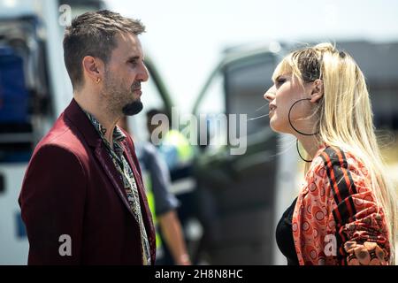 JULIAN LOPEZ und NATALIA DE MOLINA in UNDERCOVER WEDDING CRASHERS (2021) -Originaltitel: OPERACION CAMARON-, Regie Carlos THERON. Kredit: LAZONAFILMS / Album Stockfoto