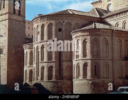 ABSIDES DE LA IGLESIA DE SANTIAGO DEL ARRABAL DEL SIGLO XIII - MUDEJAR TOLEDANO. ORT: IGLESIA DE SANTIAGO DEL ARRABAL. Toledo. SPANIEN. Stockfoto