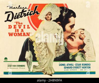 MARLENE DIETRICH IN THE DEVIL IS A WOMAN (1935), REGIE: JOSEF VON STERNBERG. Kredit: PARAMOUNT BILDER / Album Stockfoto
