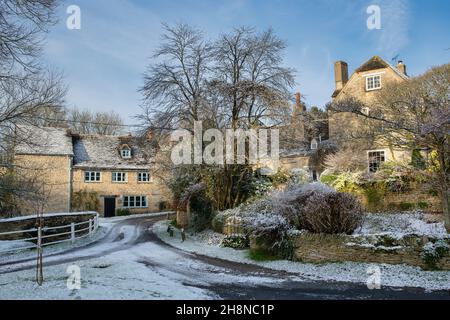 Wootton Dorf im frühen Winterschnee. Wootton, Oxfordshire, England Stockfoto