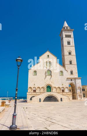 TRANI, ITALIEN, 10. AUGUST 2021: Kathedrale von Trani Stockfoto