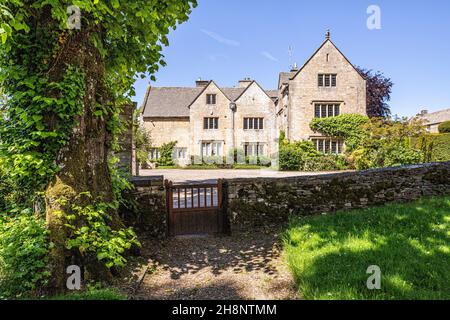 Das Herrenhaus aus dem 15th. Jahrhundert im Cotswold-Dorf Notgrove, Gloucestershire, Großbritannien Stockfoto