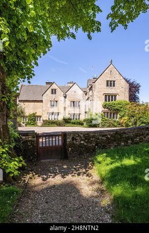 Das Herrenhaus aus dem 15th. Jahrhundert im Cotswold-Dorf Notgrove, Gloucestershire, Großbritannien Stockfoto