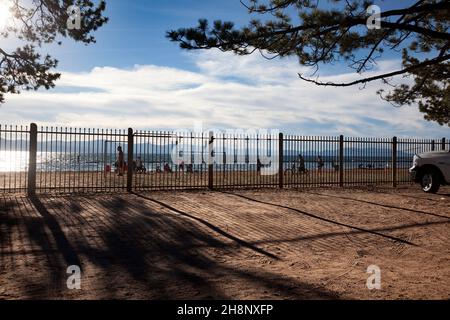 South Lake Tahoe, USA-17. Juni 2017: Blick auf die privaten Strände am Lake Tahoe Stockfoto