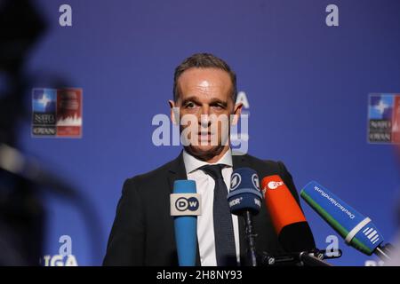 Riga, Lettland. 01st Dez 2021. Bundesaußenminister Heiko Maas bei einem kurzen Pressegespräch am Rande des NATO-Außenministers-Treffens. Quelle: Alexander Welscher/dpa/Alamy Live News Stockfoto