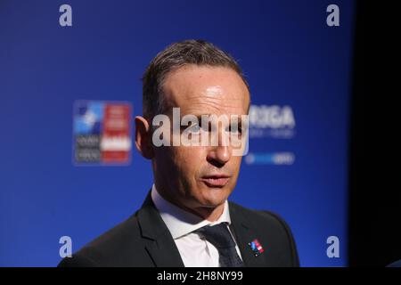 Riga, Lettland. 01st Dez 2021. Bundesaußenminister Heiko Maas bei einem kurzen Pressegespräch am Rande des NATO-Außenministers-Treffens. Quelle: Alexander Welscher/dpa/Alamy Live News Stockfoto