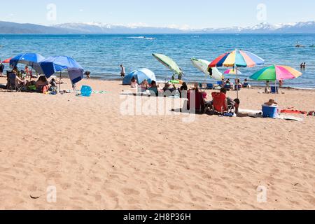 South Lake Tahoe, USA-18. Juni 2017: Sonnenbaden am Lake Tahoe. Kalifornien Stockfoto