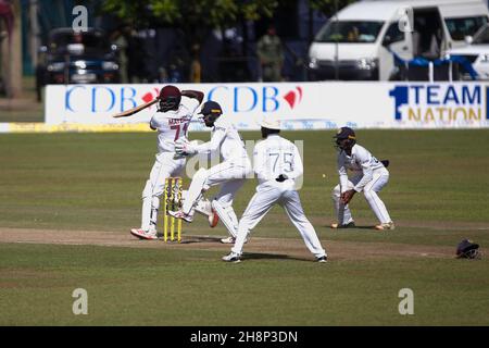 1st. Dezember 2021; Galle International Stadium, Galle, Sri Lanka; International Test Cricket, Sri Lanka gegen Westindien, Test 2 von 2, Tag 3; Kyle Mayers aus Sri Lanka spielt den Schuss in 1st Innings durch die Cover Stockfoto