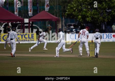 1st. Dezember 2021; Galle International Stadium, Galle, Sri Lanka; International Test Cricket, Sri Lanka gegen Westindien, Test 2 von 2, Tag 3; Joshua Da Silva (WI) wird von Ramesh Mendis gesengt Stockfoto