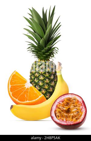 Exotische Früchte. Ananas, Orange, Banane, Passionsfrucht isoliert auf weißem Hintergrund. Beschneidungspfad. Volle Schärfentiefe. Stockfoto