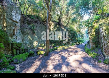 Die Via degli Inferi, an der Nekropole Banditaccia (Cerveteri, Italien) Stockfoto