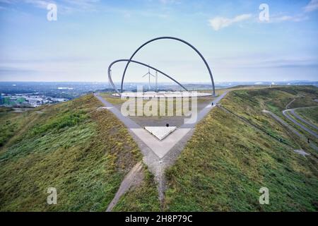 Halde Hoheward in Herten mit dem Sonnenobservatorium und einem Aussichtsturm Stockfoto