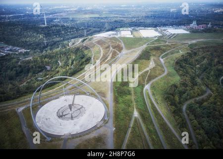 Halde Hoheward in Herten mit dem Sonnenobservatorium und einem Aussichtsturm Stockfoto