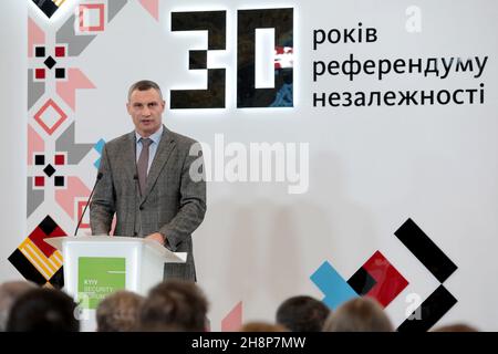 KIEW, UKRAINE - 1. DEZEMBER 2021 - der Leiter der Stadt Kiew, Vitali Klitschko, nimmt am Kiewer Sicherheitsforum 2021 in Kiew, der Hauptstadt der Ukraine, Teil. Die diesjährige Veranstaltung ist dem Unabhängigkeitsjubiläum der Ukraine 30th und dem ukrainischen Unabhängigkeitsreferendum 1991 gewidmet. Kredit: Ukrinform/Alamy Live Nachrichten Stockfoto