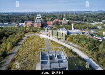 Halde Hoheward in Herten mit dem Sonnenobservatorium und einem Aussichtsturm Stockfoto