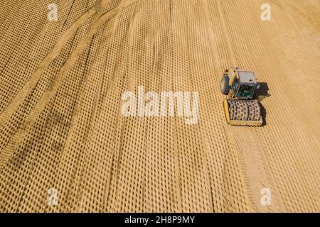 Walzen auf der Baustelle Luftaufnahme Stockfoto