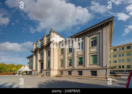 Cuneo, Piemont, Italien - 22. Oktober 2021: Carle Hospital in der Via Antonio Carle ist es eine Struktur des Krankenhauses S. Croce und Carle Cuneo Stockfoto