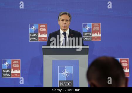 Riga, Lettland. 01st Dez 2021. Antony Blinken, US-Außenminister, spricht nach dem NATO-Außenministertreffen bei einer Pressekonferenz mit den Medien. Quelle: Alexander Welscher/dpa/Alamy Live News Stockfoto