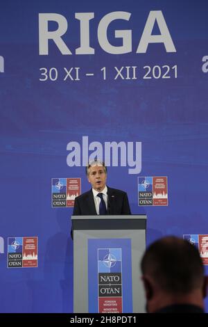 Riga, Lettland. 01st Dez 2021. Antony Blinken, US-Außenminister, spricht nach dem NATO-Außenministertreffen bei einer Pressekonferenz mit den Medien. Quelle: Alexander Welscher/dpa/Alamy Live News Stockfoto