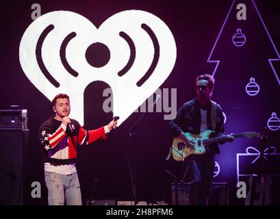 FORT WORTH, TEXAS - 30. NOVEMBER: Bazzi tritt während des Jingle Ball 2021 von iHeartRadio 106,1 von KISS FM auf, präsentiert von Capital One in der Dickies Arena am 30. November 2021 in Fort Worth, Texas. Foto:Rachel Parker/imageSPACE Credit: Imagespace/Alamy Live News Stockfoto