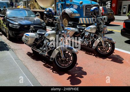 Polizei auf dem Motorrad von der New York City Polizei auf der Straße Stockfoto