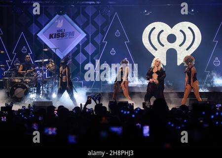 FORT WORTH, TEXAS - 30. NOVEMBER: Doja Cat tritt auf der Bühne während des Jingle Ball 2021 von iHeartRadio 106,1 von KISS FM, präsentiert von Capital One, am 30. November 2021 in Fort Worth, Texas, in der Dickies Arena auf. Foto:Rachel Parker/imageSPACE/Sipa USA Credit: SIPA USA/Alamy Live News Stockfoto