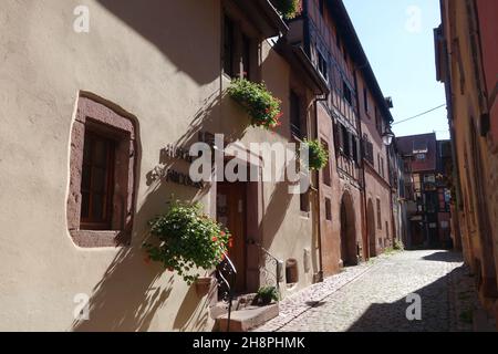 Riquewihr im Elsass in Frankreich. Hotel St. Nicolas Stockfoto