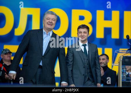 Kiew, Ukraine 19. April 2019: Debatten im Olympiastadion zwischen dem Präsidenten der Ukraine und dem Präsidentschaftskandidaten Petro Poroschenko und Presidential Can Stockfoto