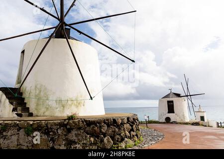 Die traditionellen Windmühlen, Vila do Corvo Corvo, Azoren, Portugal Stockfoto