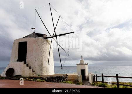 Die traditionellen Windmühlen, Vila do Corvo Corvo, Azoren, Portugal Stockfoto