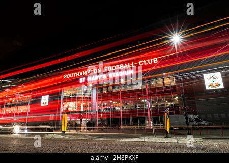 Southampton, England, 1st. Dezember 2021. Allgemeiner Blick vor dem Spiel der Premier League im St Mary's Stadium, Southampton. Bildnachweis sollte lauten: Kieran Cleeves / Sportimage Kredit: Sportimage/Alamy Live News Stockfoto