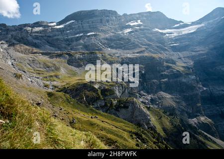 Blick in den Creux de CHAMP, ein imposanter Talkessel oberhalb von Les Diablerets in den Waadtländer Alpen, Schweiz Stockfoto