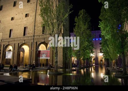 Nächtliche Ausgangsstimmung beim Palazzo della Pilotta in Parma Stockfoto