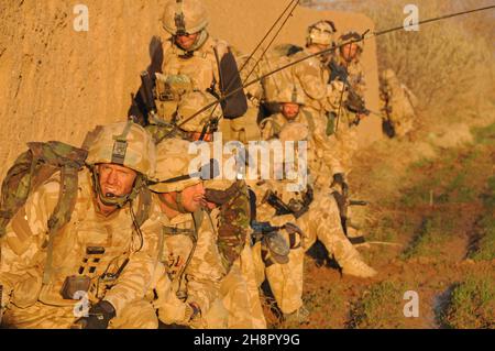 Britische Kommandos der Royal Marine während der Operation Sond Chara, die den Bezirk nad-e Ali, Provinz Helmand der Aufständischen, am 29. Dezember 2008 in Lashkar Gah, Afghanistan, räumte. Stockfoto